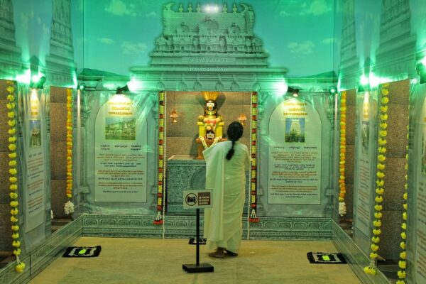 16 அடி உயிரமான சிவலிங்கம் 16 அடி உயிரமான சிவலிங்கம்