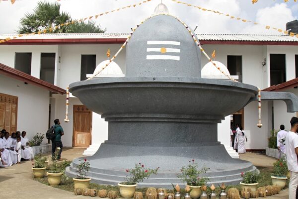 16 அடி உயிரமான சிவலிங்கம் 16 அடி உயிரமான சிவலிங்கம்