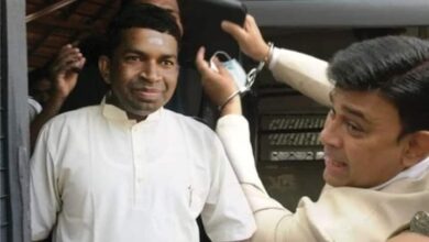 விழி பிதுங்கி நிற்கும் பிள்ளையான்