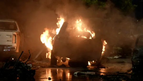 பாகிஸ்தான் கராச்சி விமான நிலையத்தில் வெடிப்புச் சம்பவம் ; இரு சீனர்கள் பலி