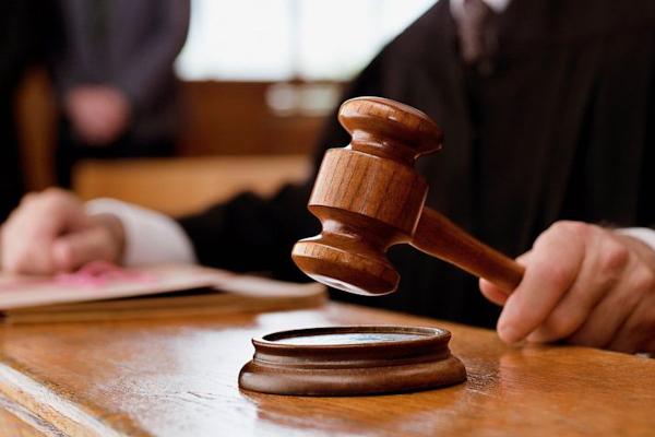 பிணையில் பிணையில், கிளப் , வசந்த, படுகொலையாளிகள்