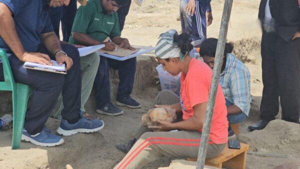 செம்மணியில்