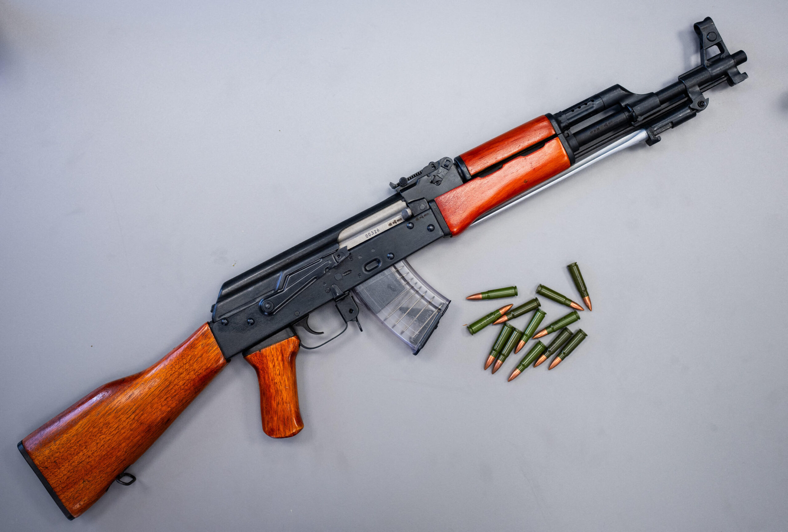 பிரான்சில் அதிர்ச்சி! – வார இறுதி விடுமுறையில் வீடு புகுந்து AK-47 உட்பட 15 துப்பாக்கிகள் கொள்ளை.